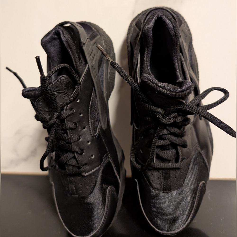 Nike Air Huarache Black Athletic Trainer Sneakers Wmn's Size 8  MSRP $160 - Picture 6 of 10